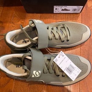 Adidas five ten kestrel lace men’s 8.5 NWT